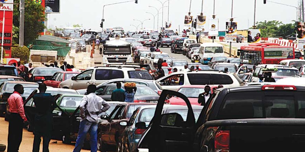 Nnpc Queue NNPC blames thunderstorms and heavy rain for fuel scarcity | Intel Region