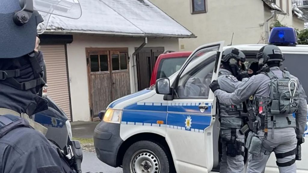 34-year-old man arrested while trying to set mosque on fire | Intel Region