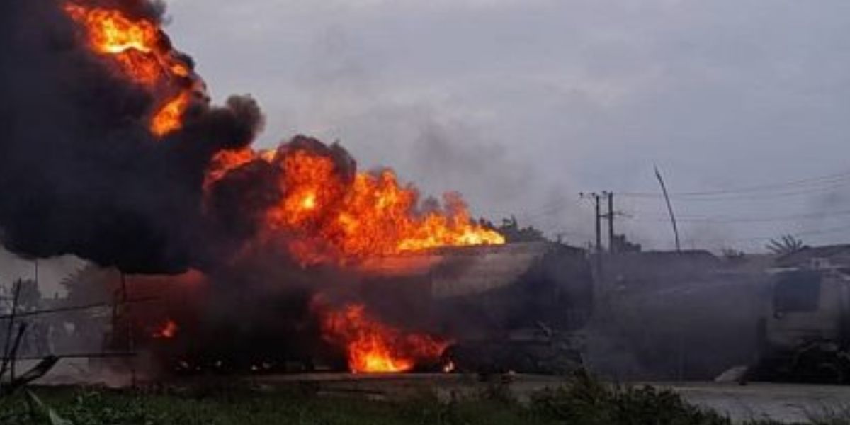 JUST IN: 5 vehicles burnt as petrol tanker explodes in Ibadan | Intel ...